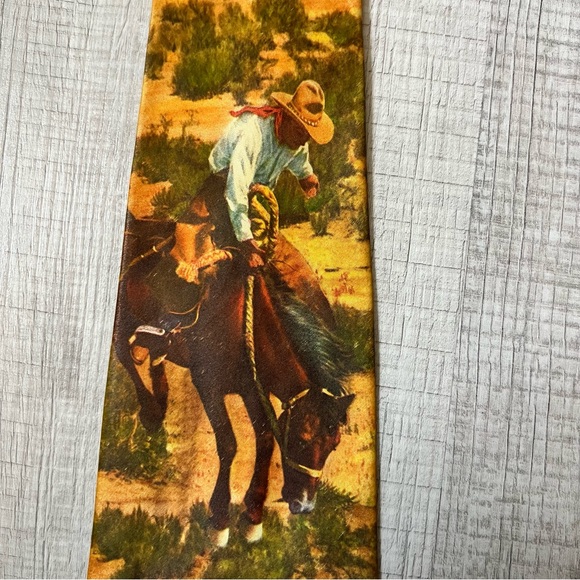 VINTAGE Western Rodeo Cowboy Themed Tie - Picture 3 of 11